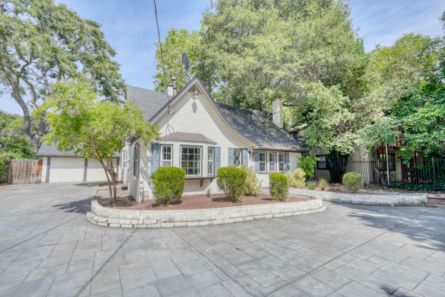 1669 Woodland Ave
