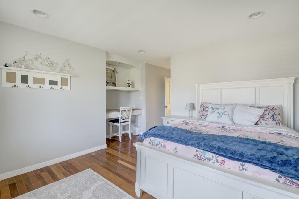 5810 VISTA BONITA NE