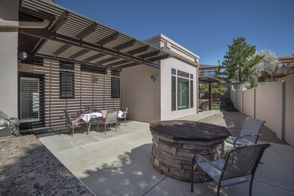 5810 VISTA BONITA NE