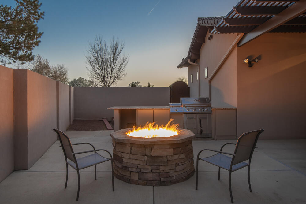 5810 VISTA BONITA NE