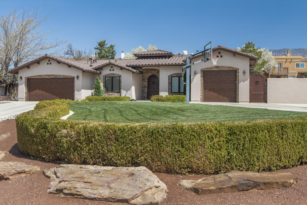 5810 VISTA BONITA NE