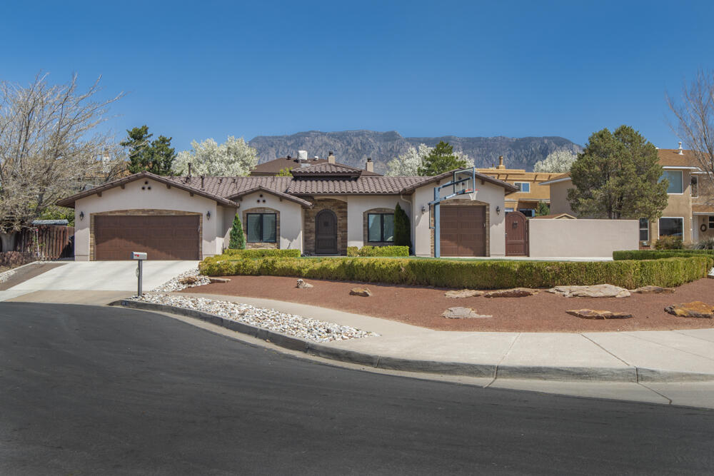 5810 VISTA BONITA NE