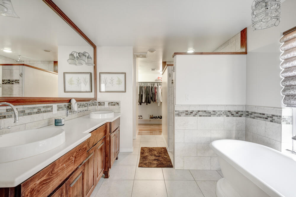 5810 VISTA BONITA NE