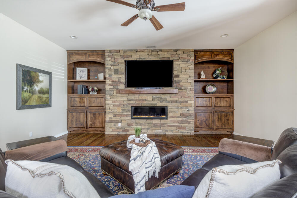 5810 VISTA BONITA NE