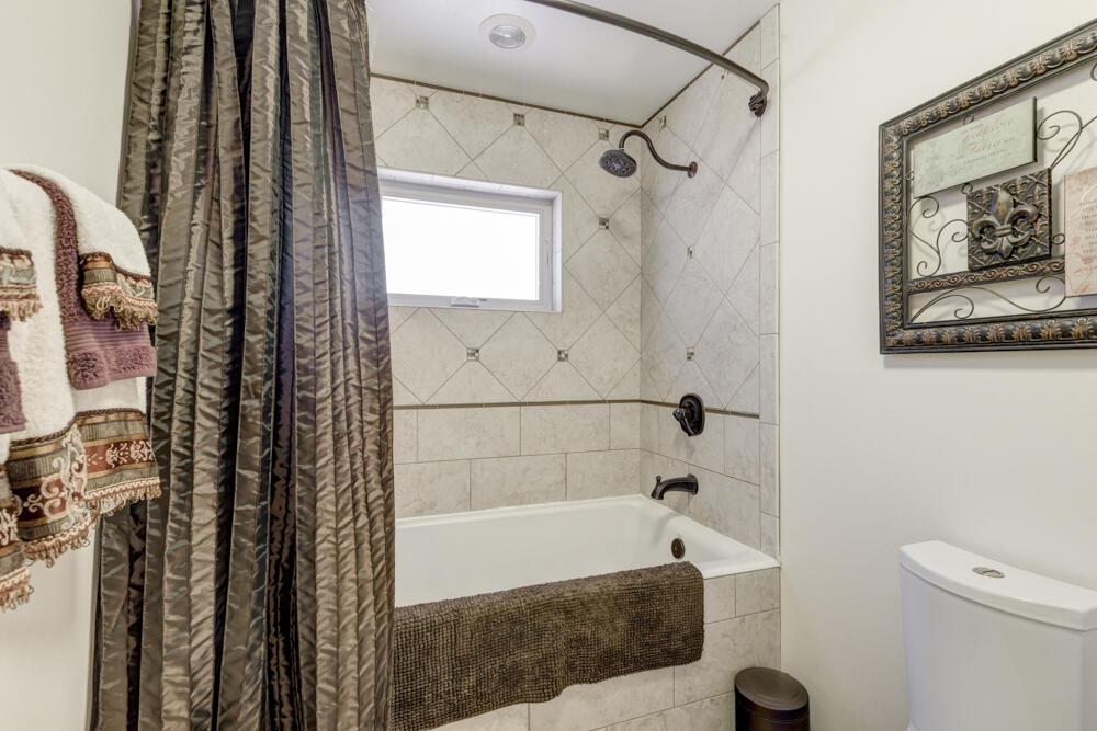 5810 VISTA BONITA NE