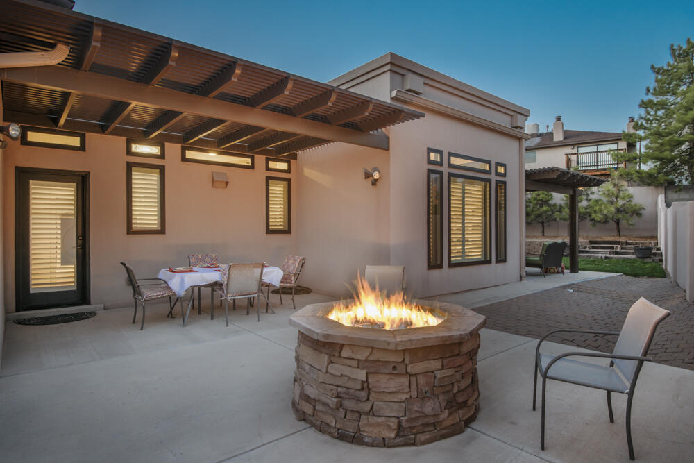 5810 VISTA BONITA NE