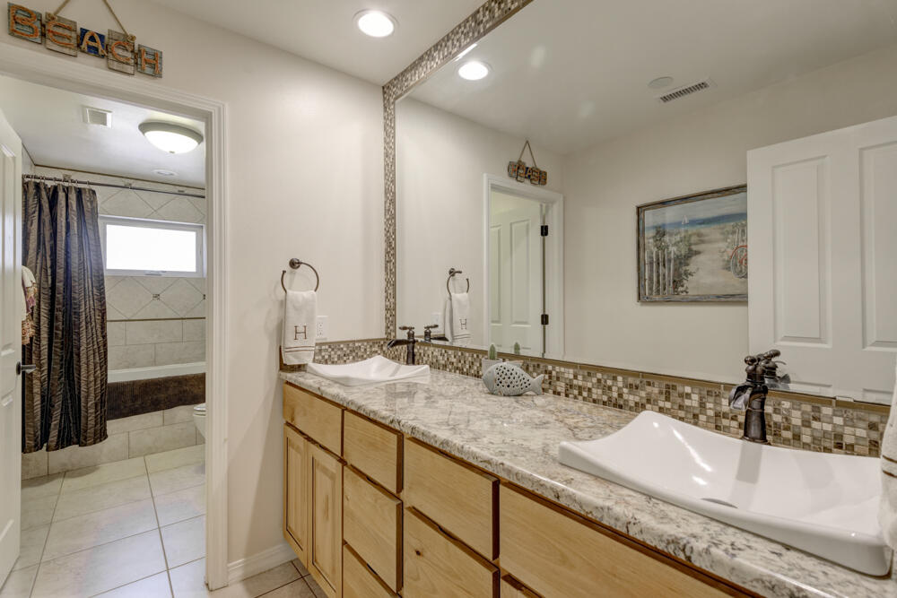 5810 VISTA BONITA NE