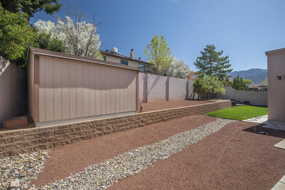 5810 VISTA BONITA NE