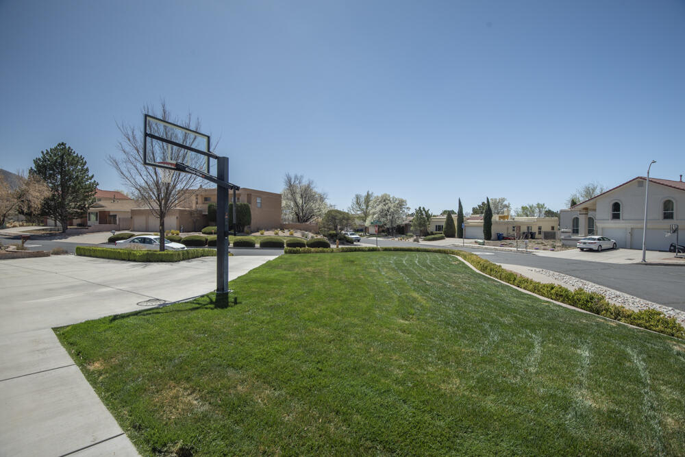 5810 VISTA BONITA NE