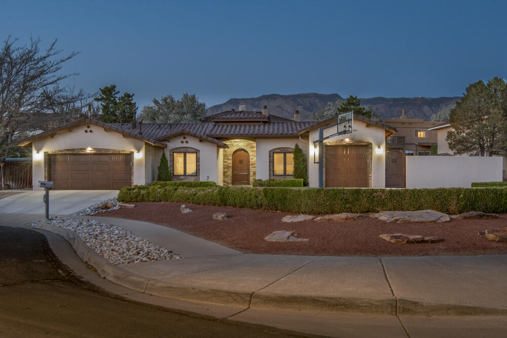 5810 VISTA BONITA NE