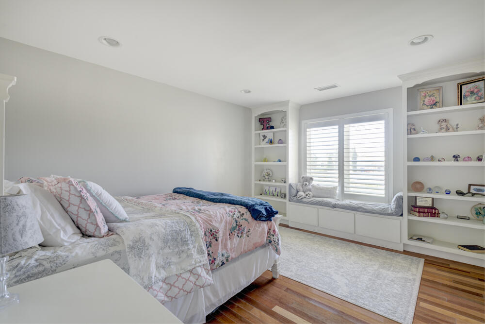 5810 VISTA BONITA NE
