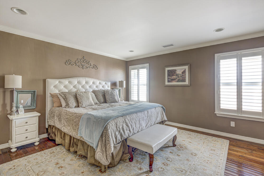 5810 VISTA BONITA NE