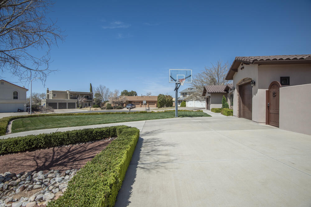 5810 VISTA BONITA NE