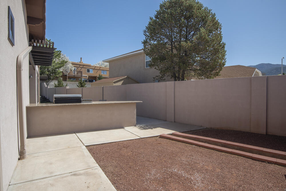 5810 VISTA BONITA NE