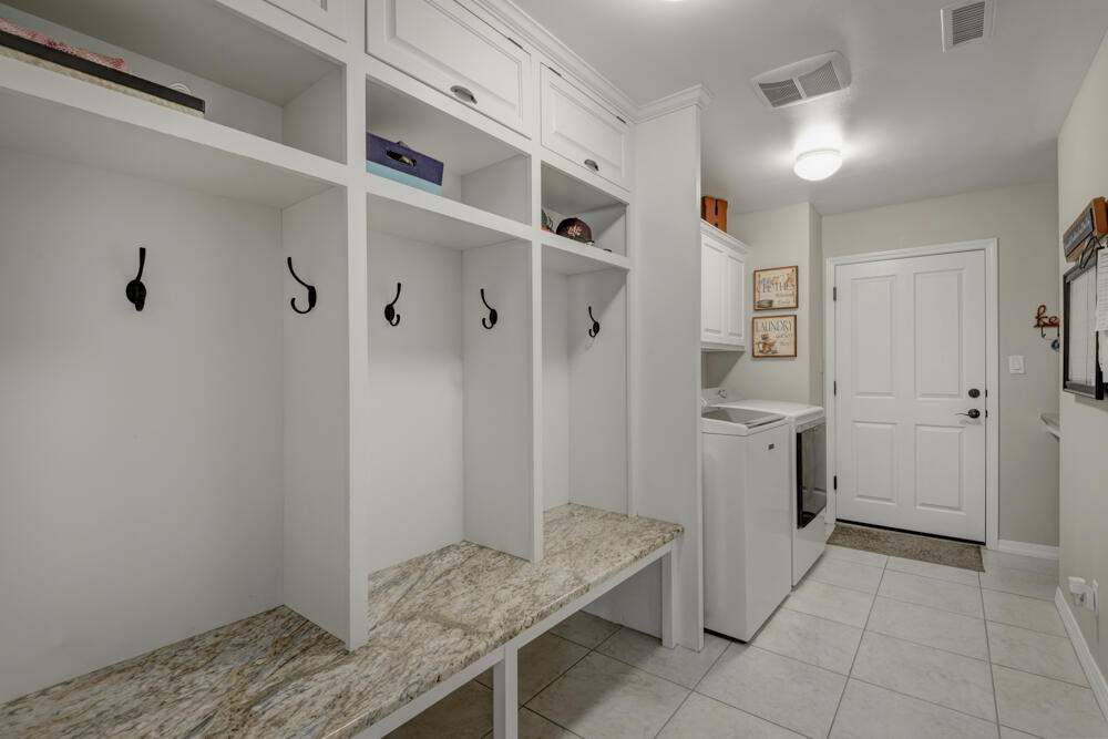 5810 VISTA BONITA NE