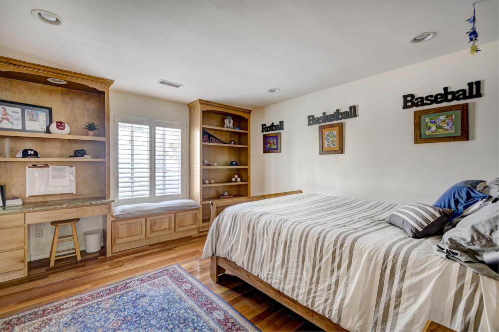 5810 VISTA BONITA NE