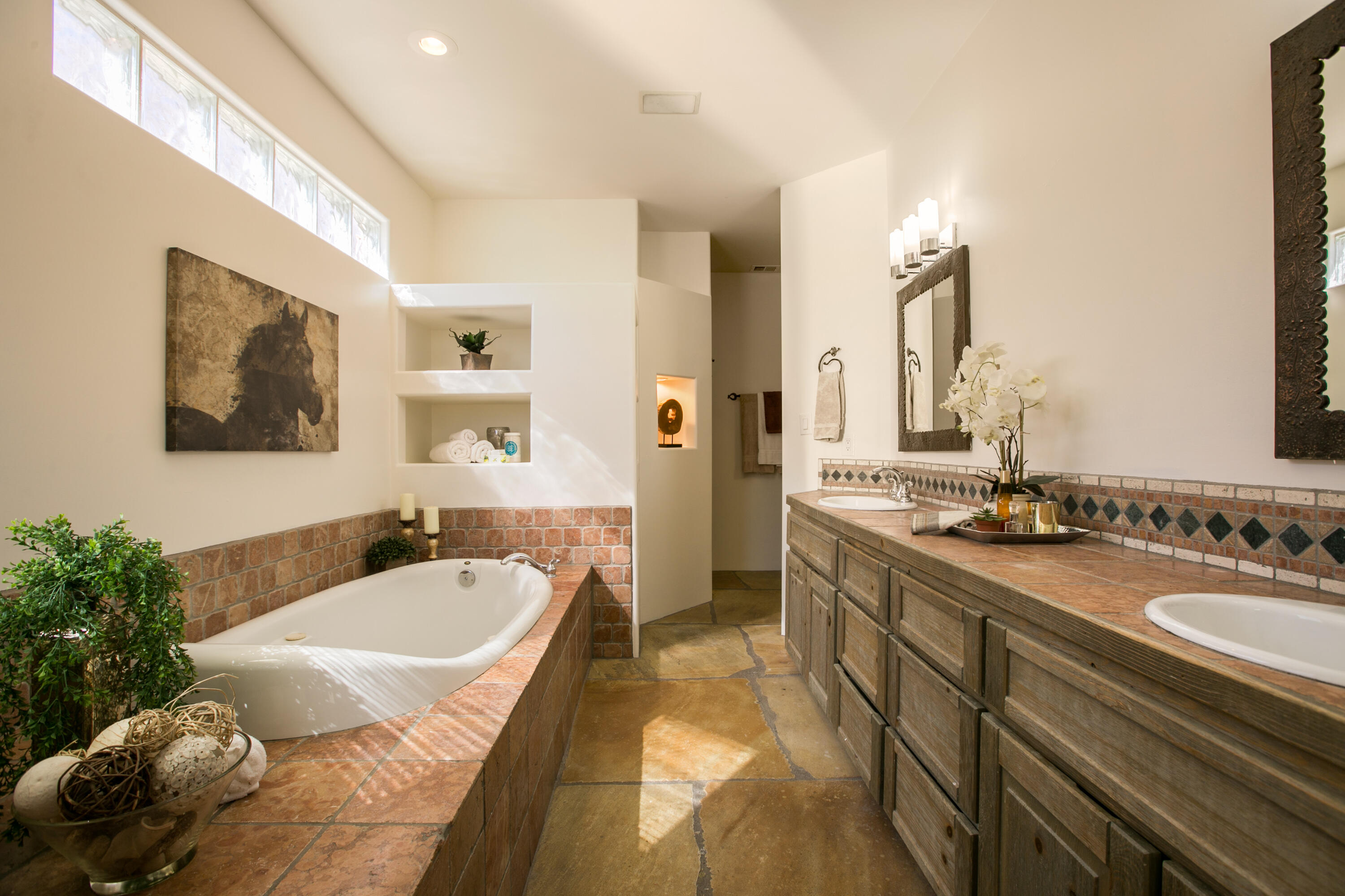 12101 San Antonio Drive NE