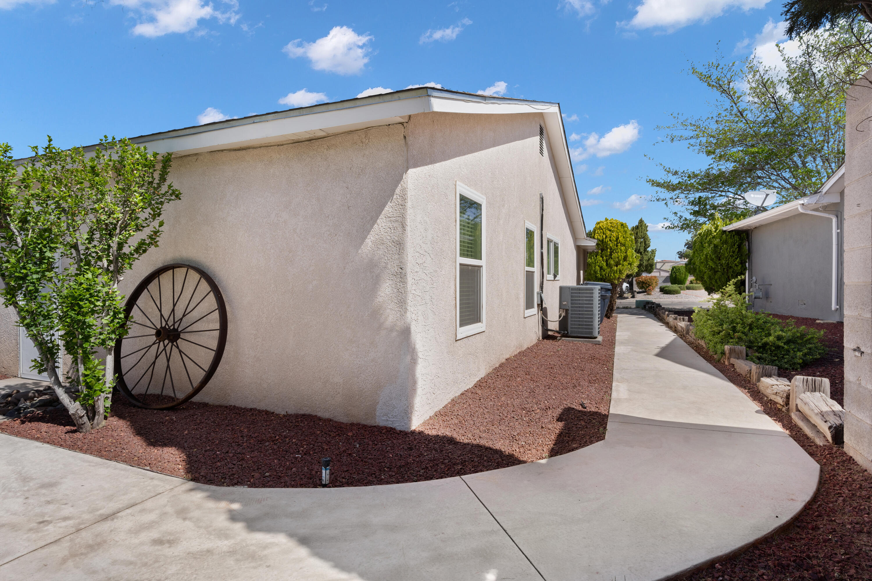 6816 LUELLA ANNE Drive NE