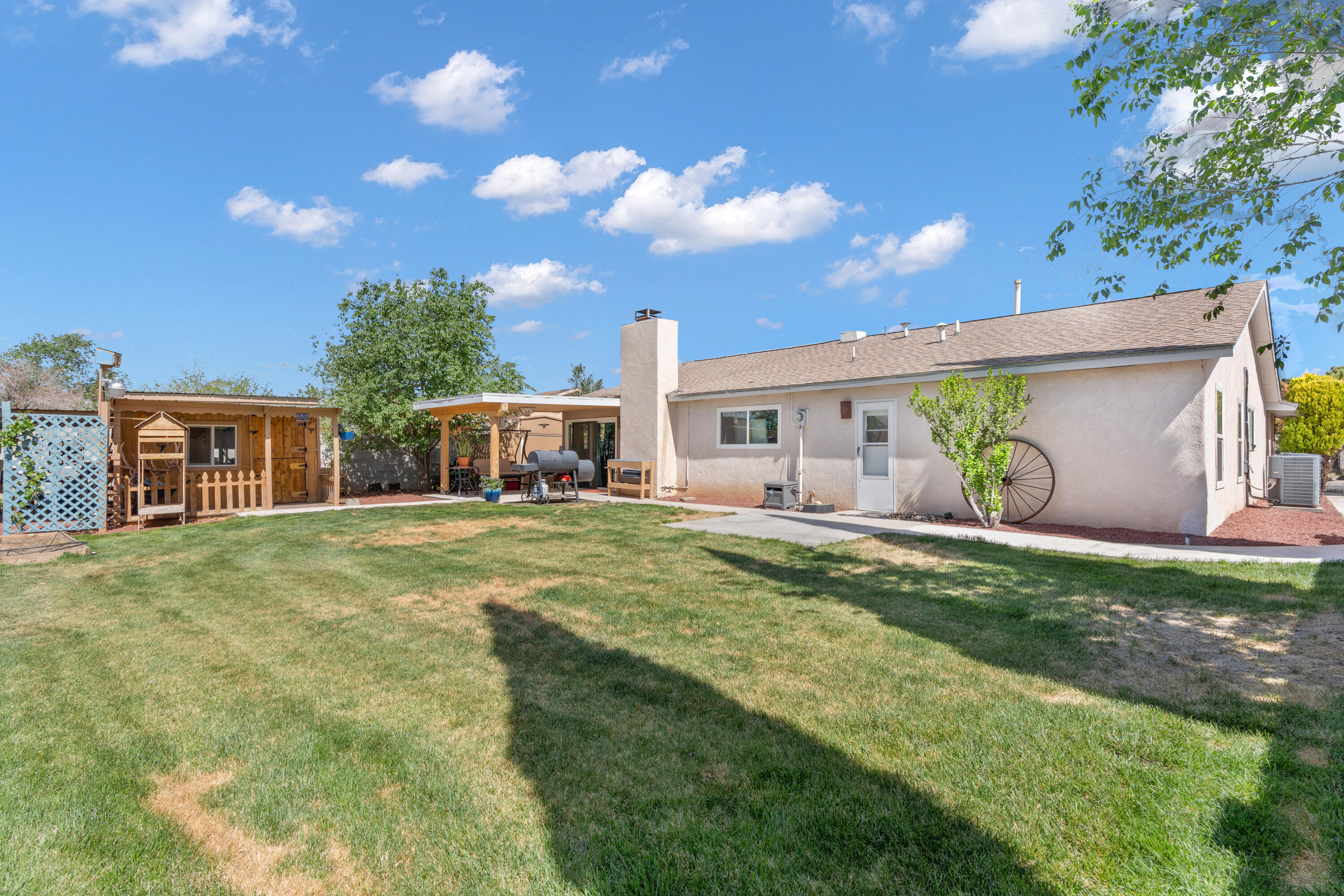 6816 LUELLA ANNE Drive NE