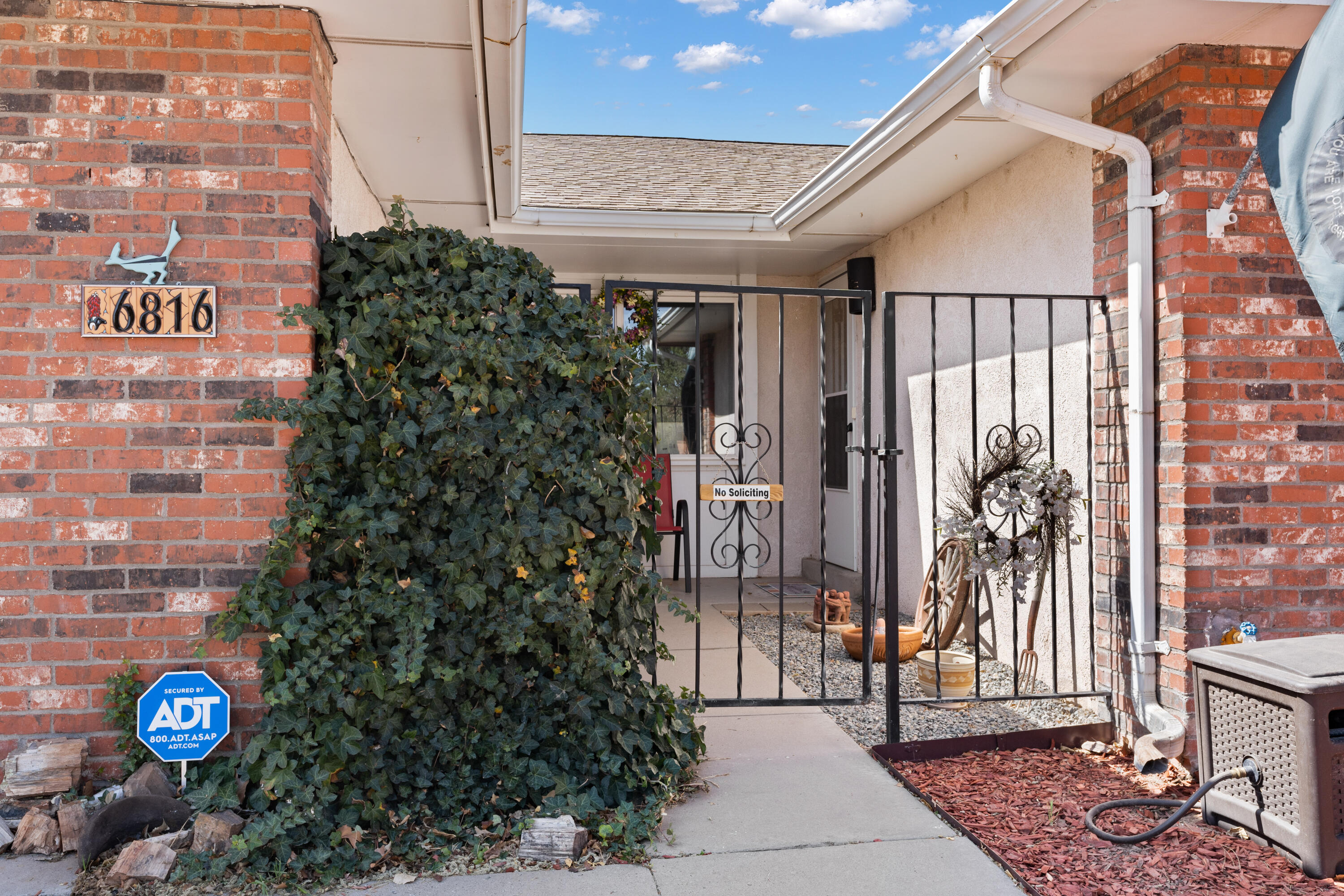 6816 LUELLA ANNE Drive NE