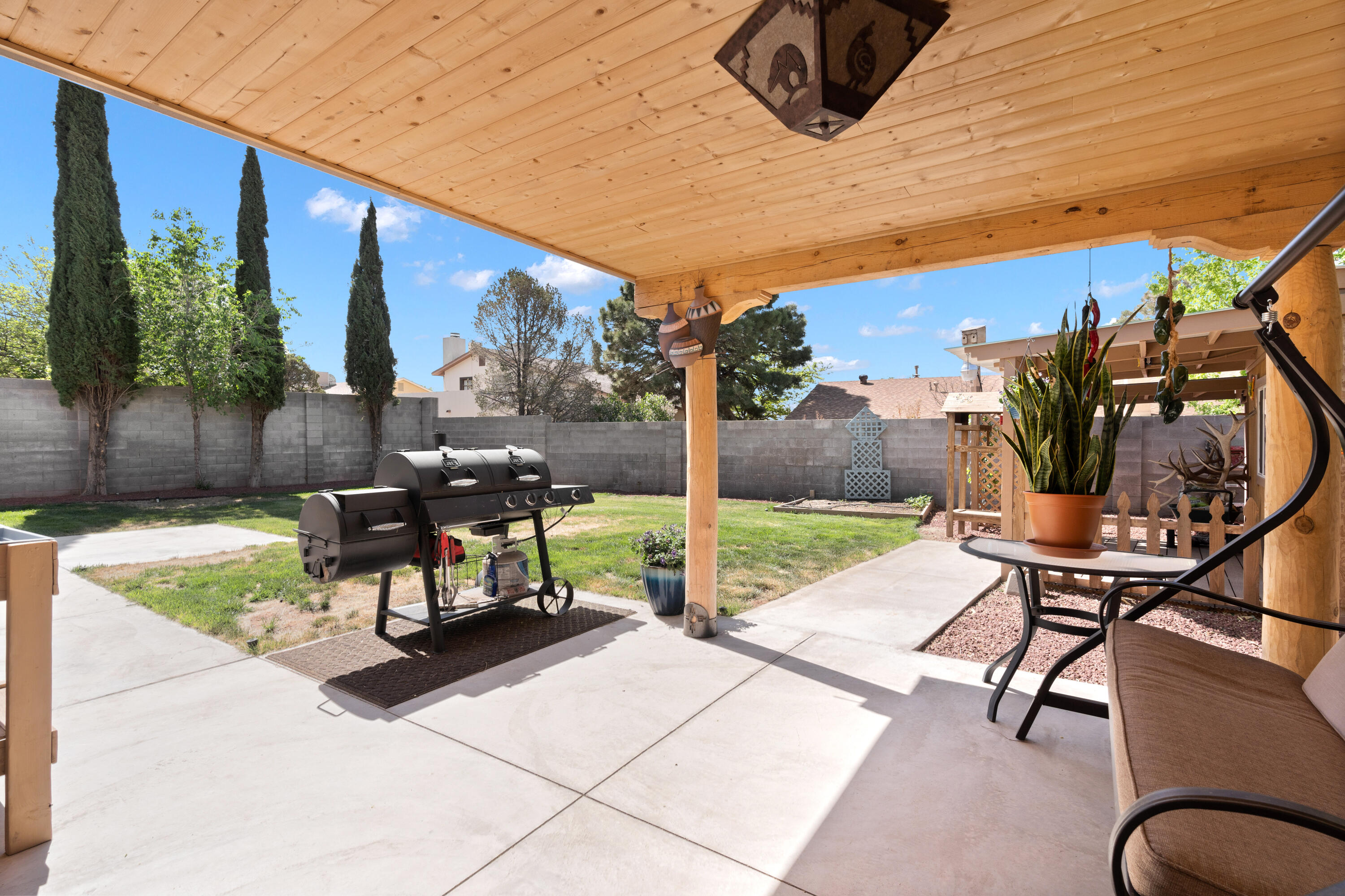6816 LUELLA ANNE Drive NE