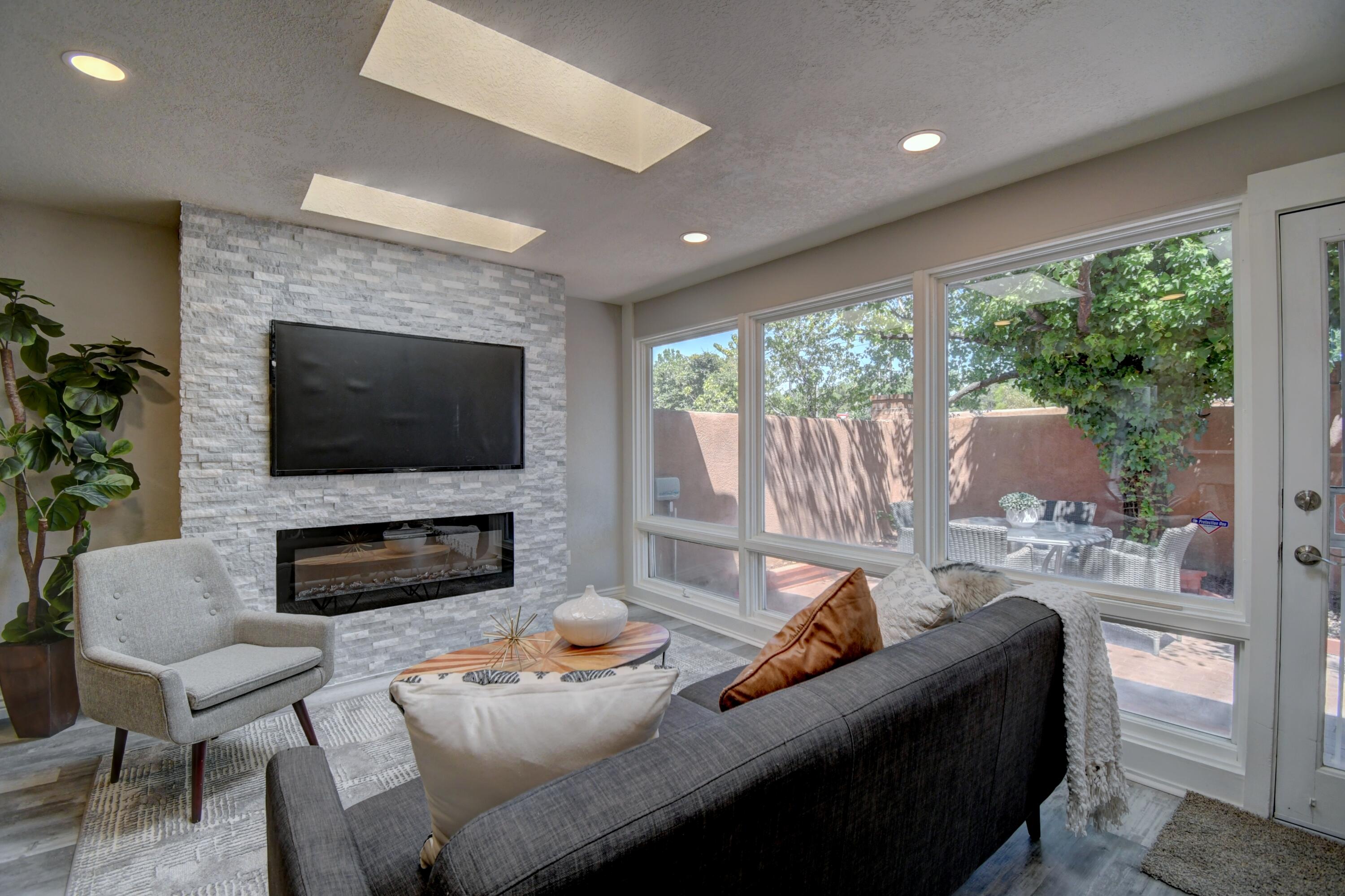 3018 COLONNADE Court NW