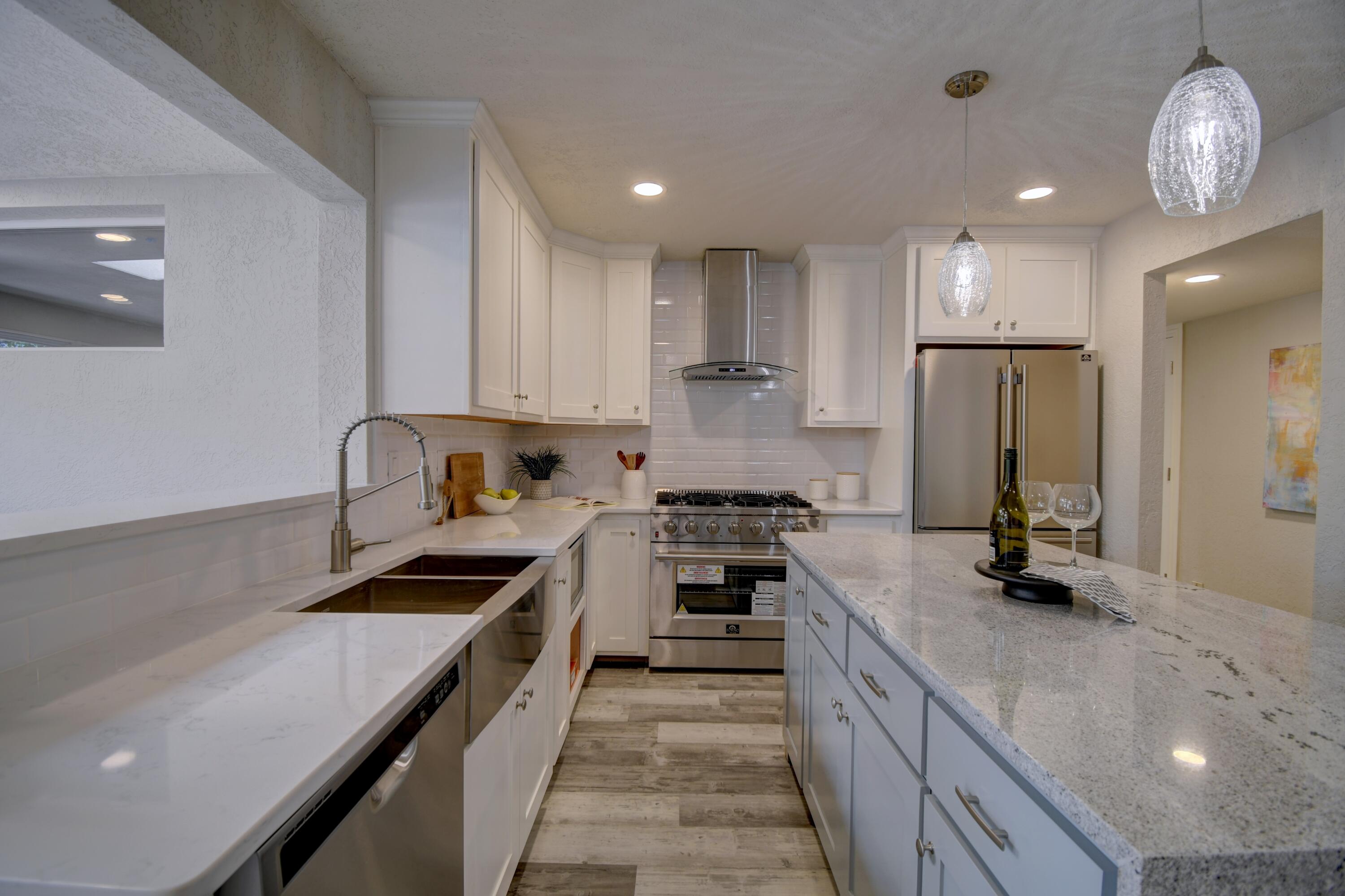 3018 COLONNADE Court NW