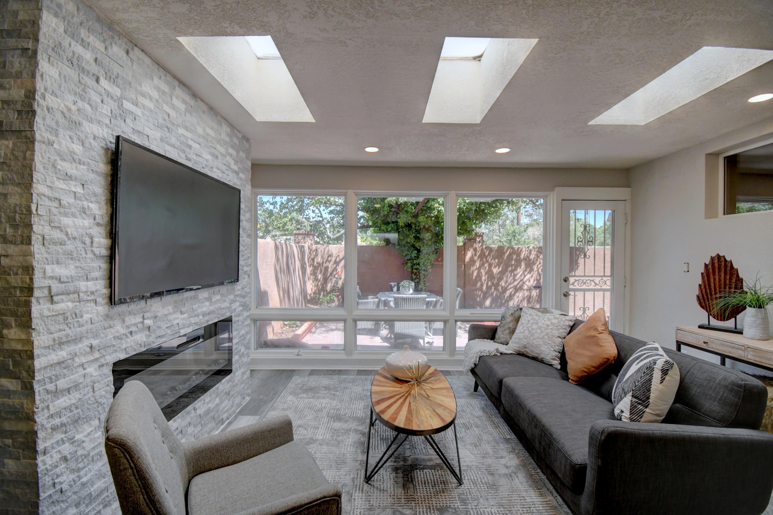 3018 COLONNADE Court NW