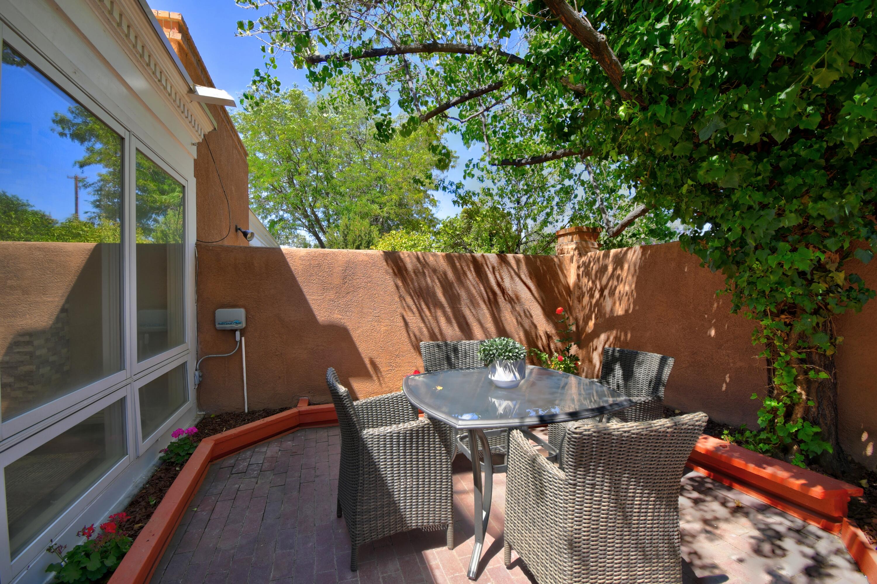 3018 COLONNADE Court NW