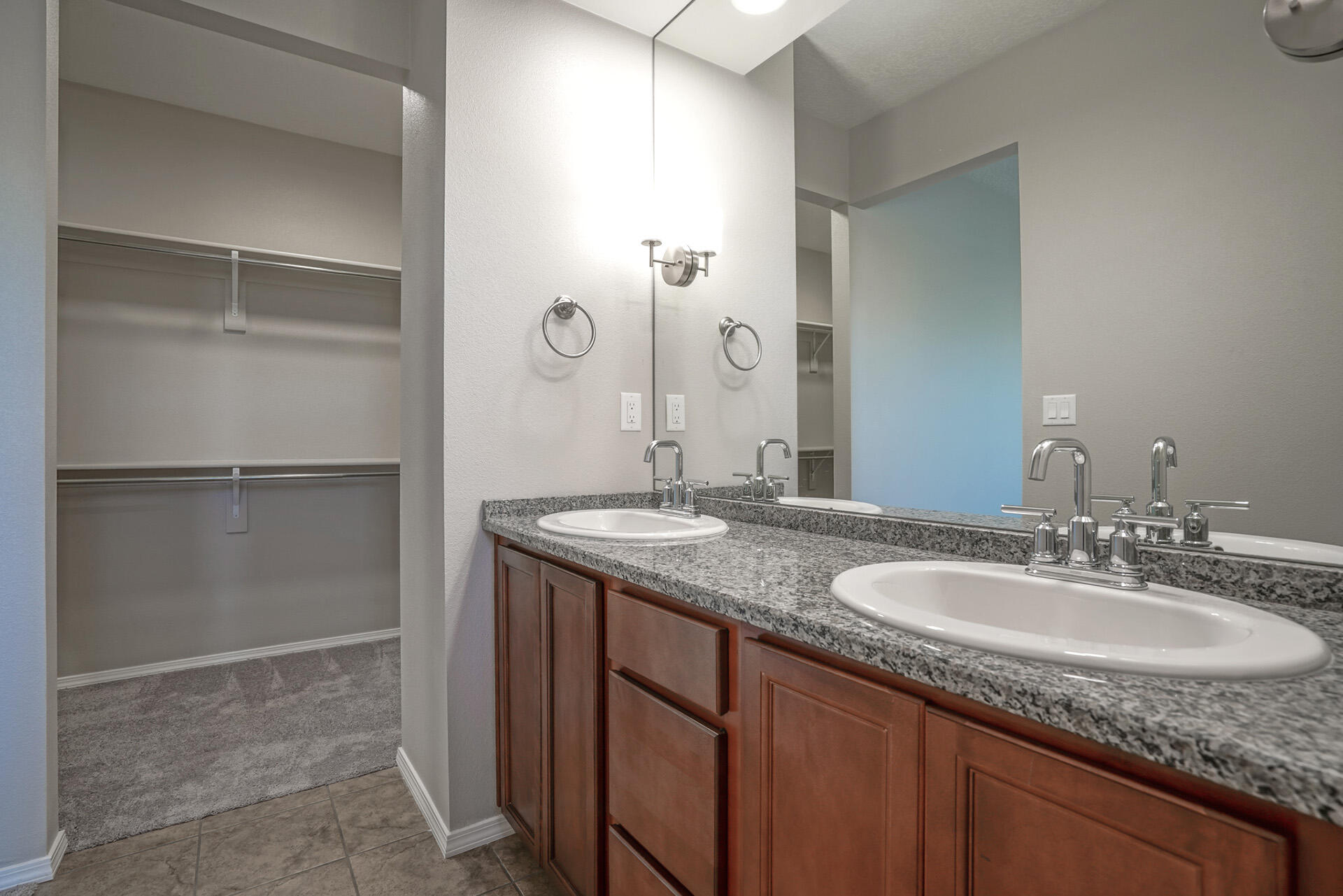 4377 Lauren Loop NE