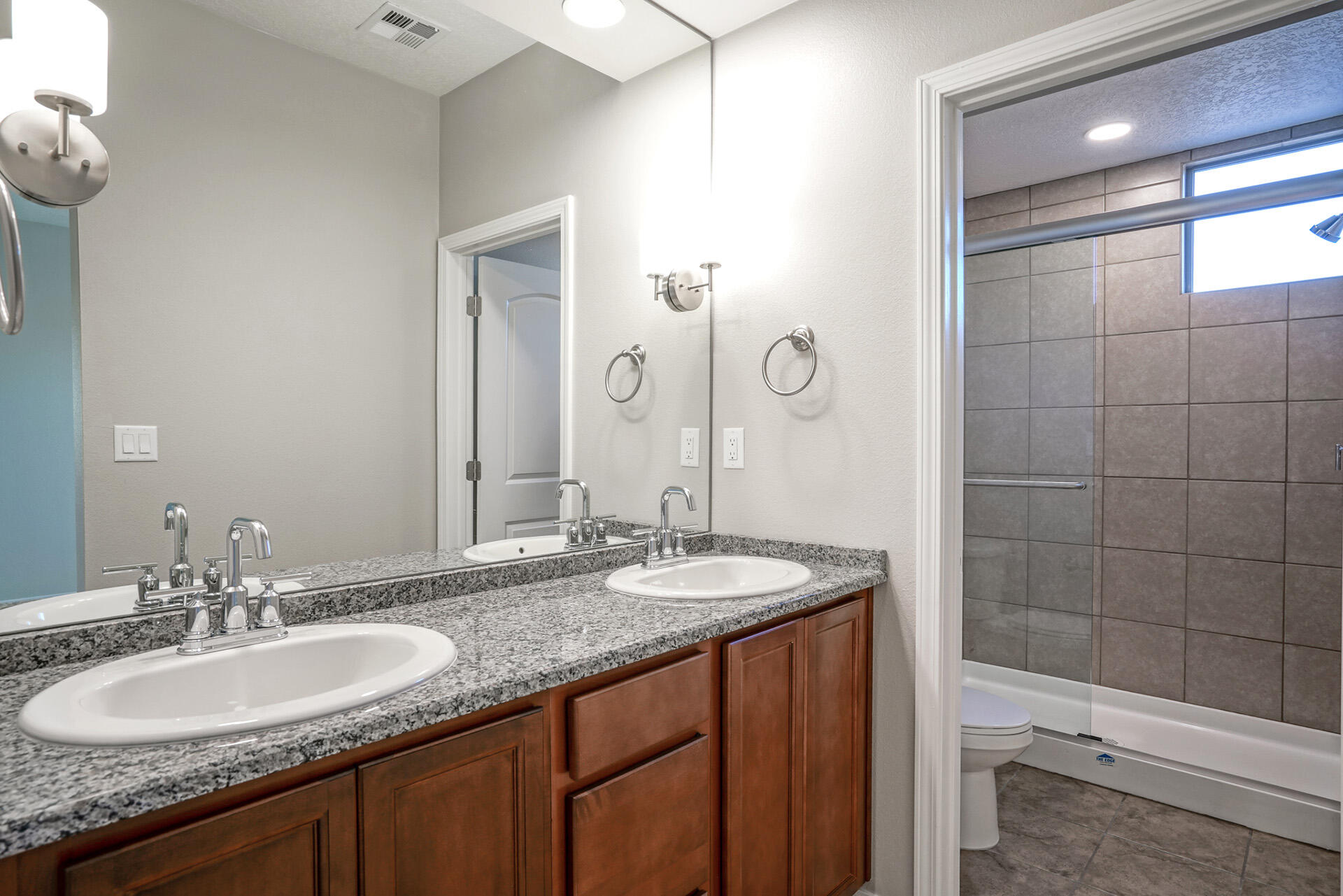 4377 Lauren Loop NE