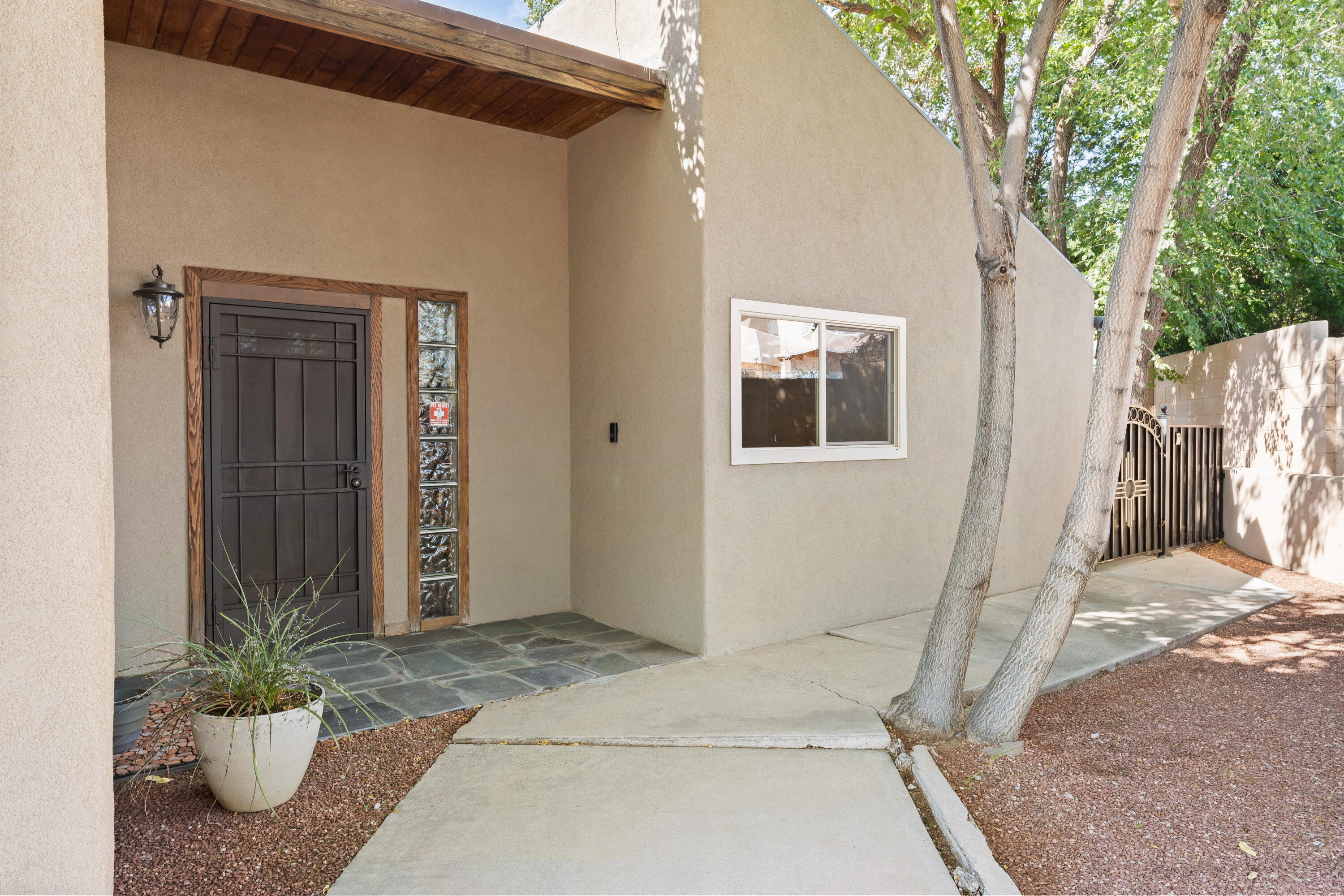 1011 ATRISCO Drive NW