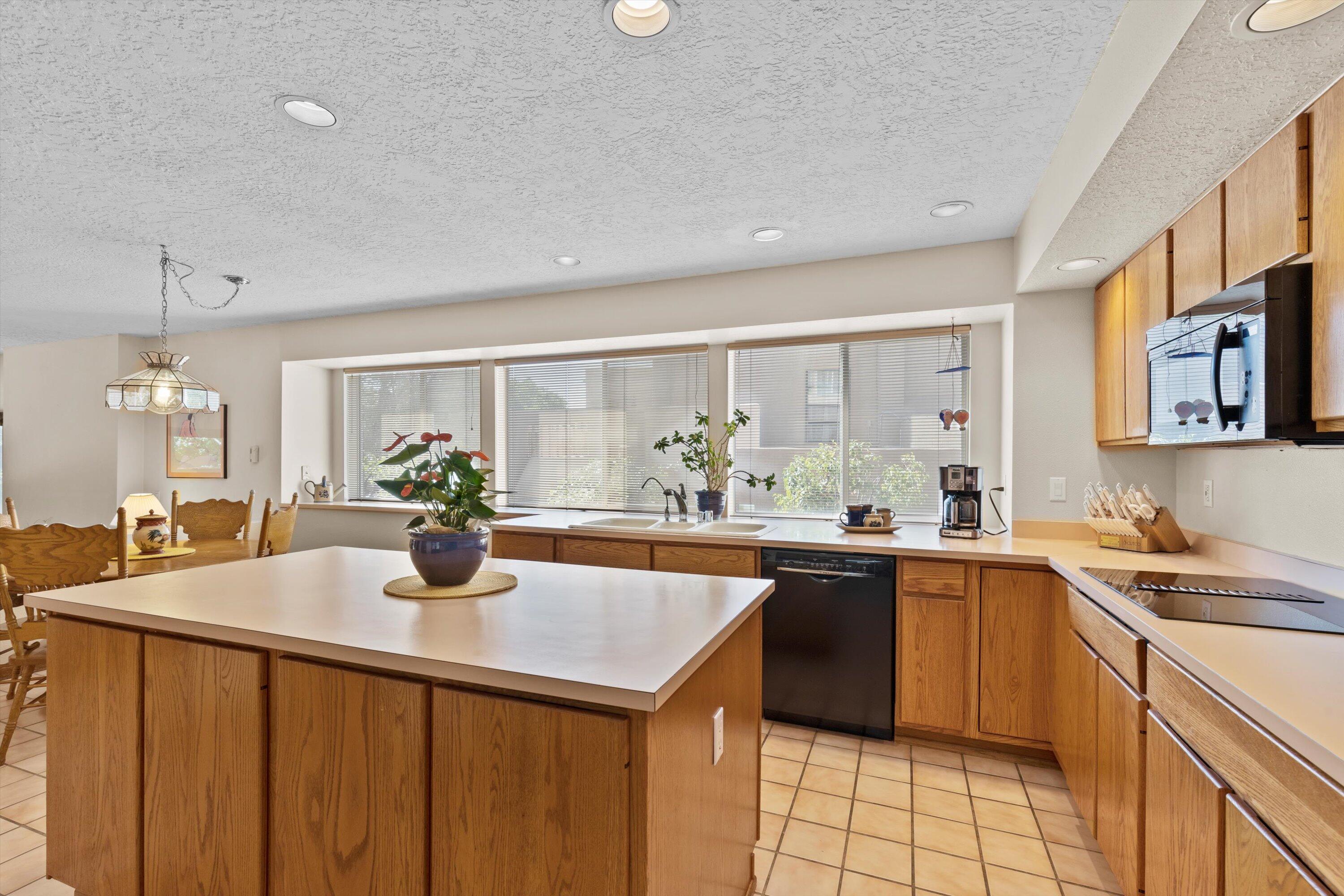 12316 TAMARAC Trail NE