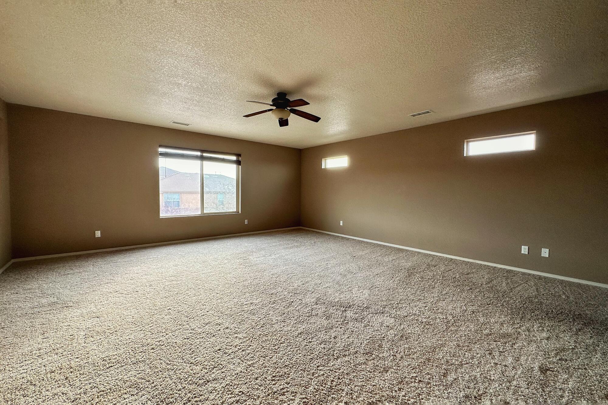 4005 N Pole Loop NE
