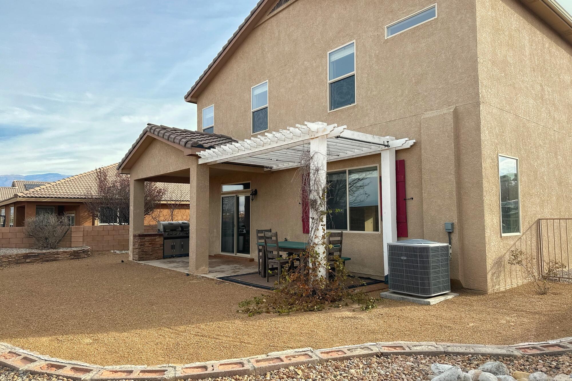 4005 N Pole Loop NE