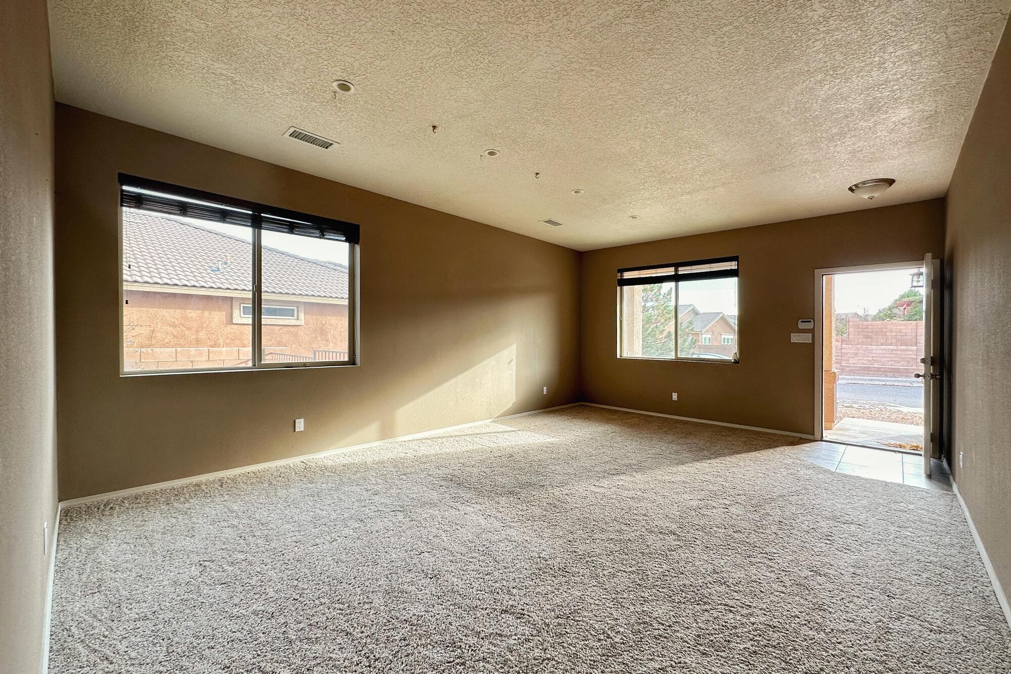 4005 N Pole Loop NE
