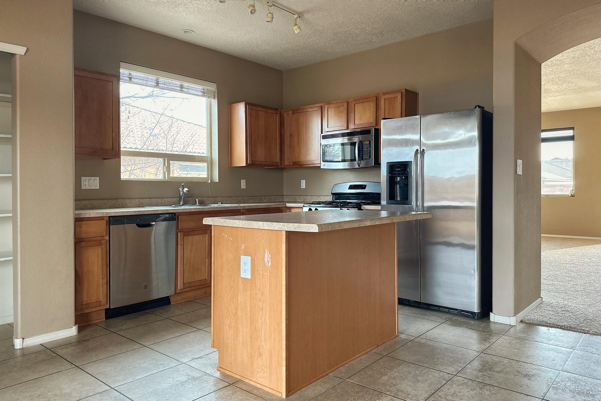 4005 N Pole Loop NE