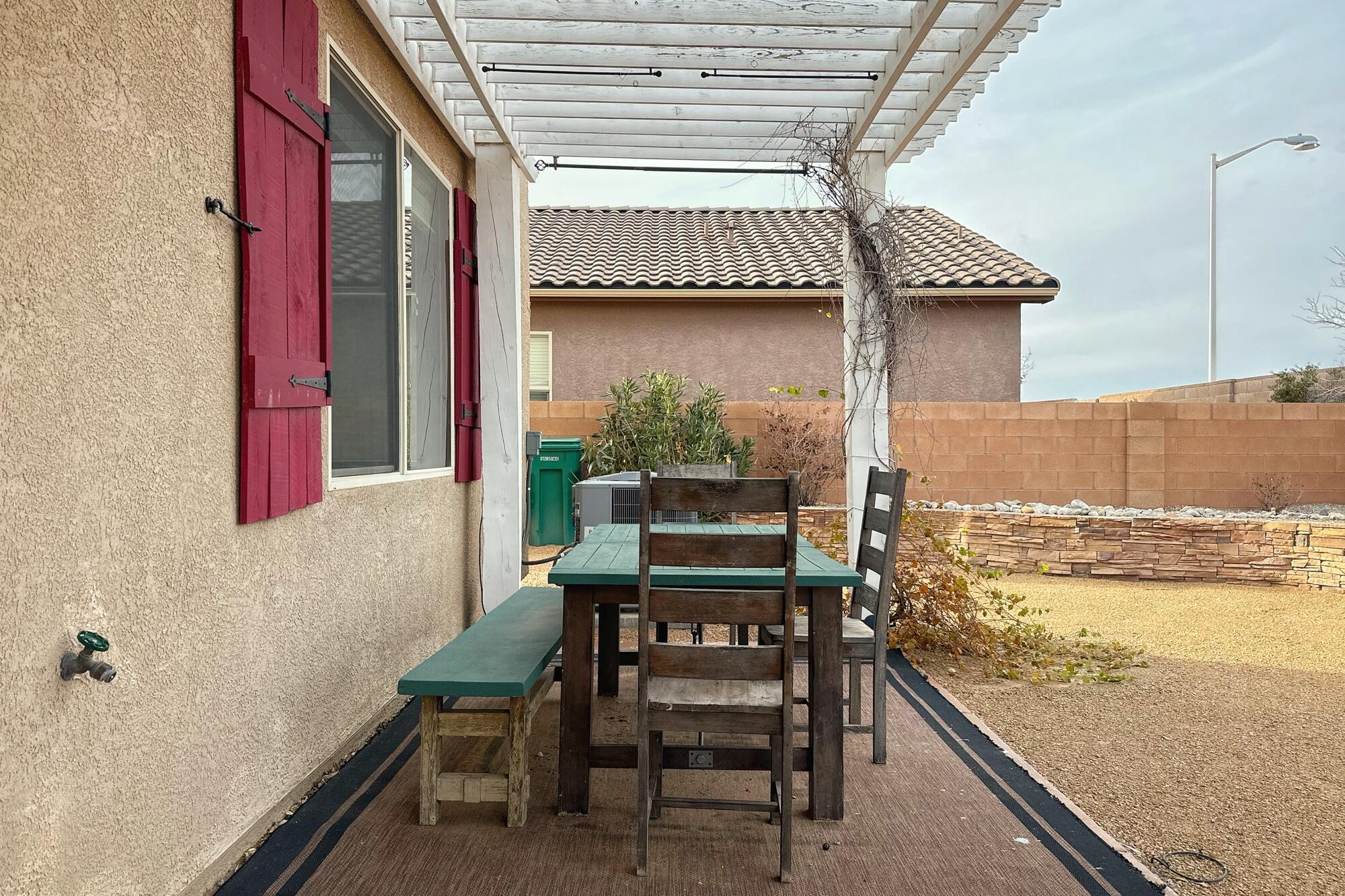 4005 N Pole Loop NE