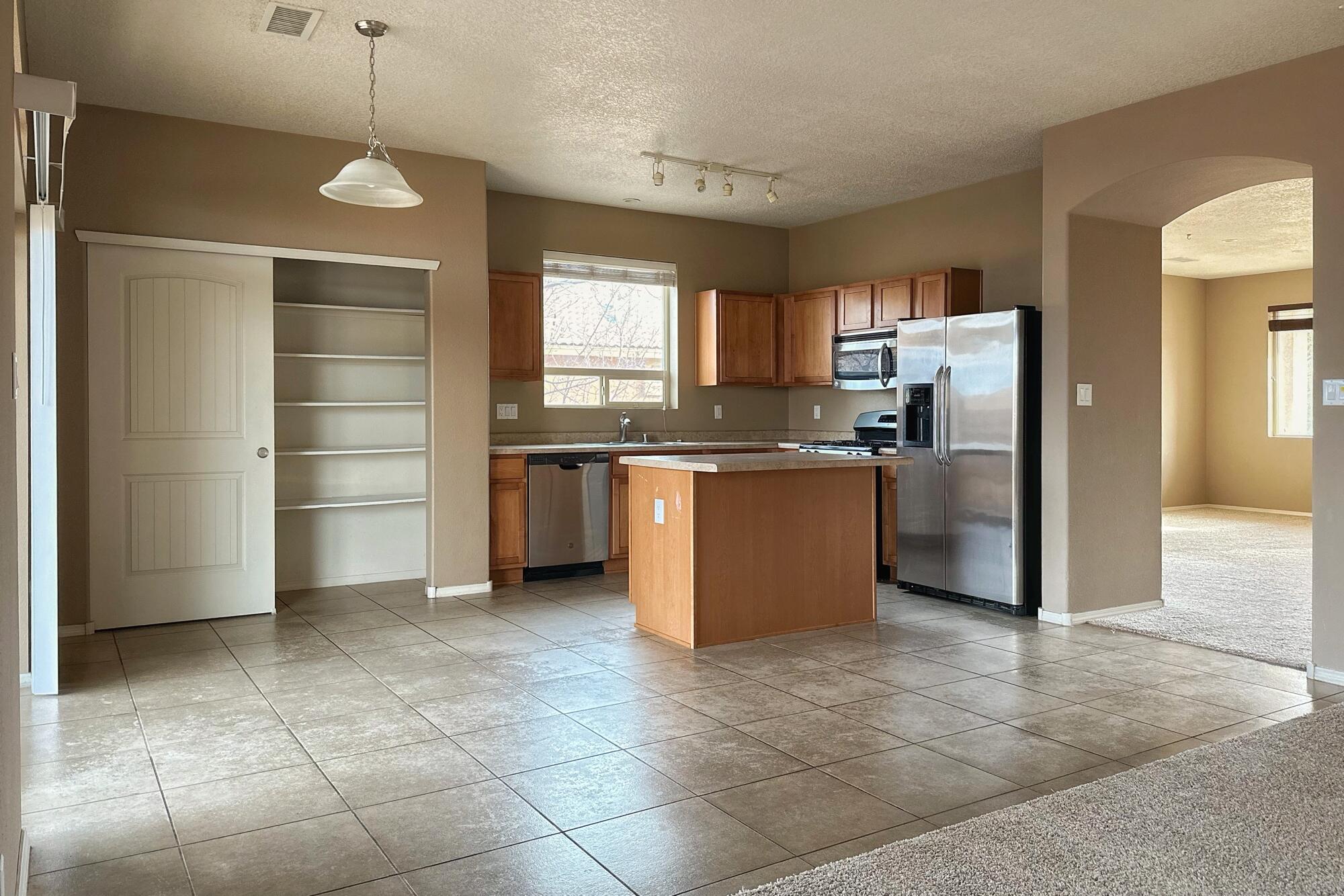 4005 N Pole Loop NE