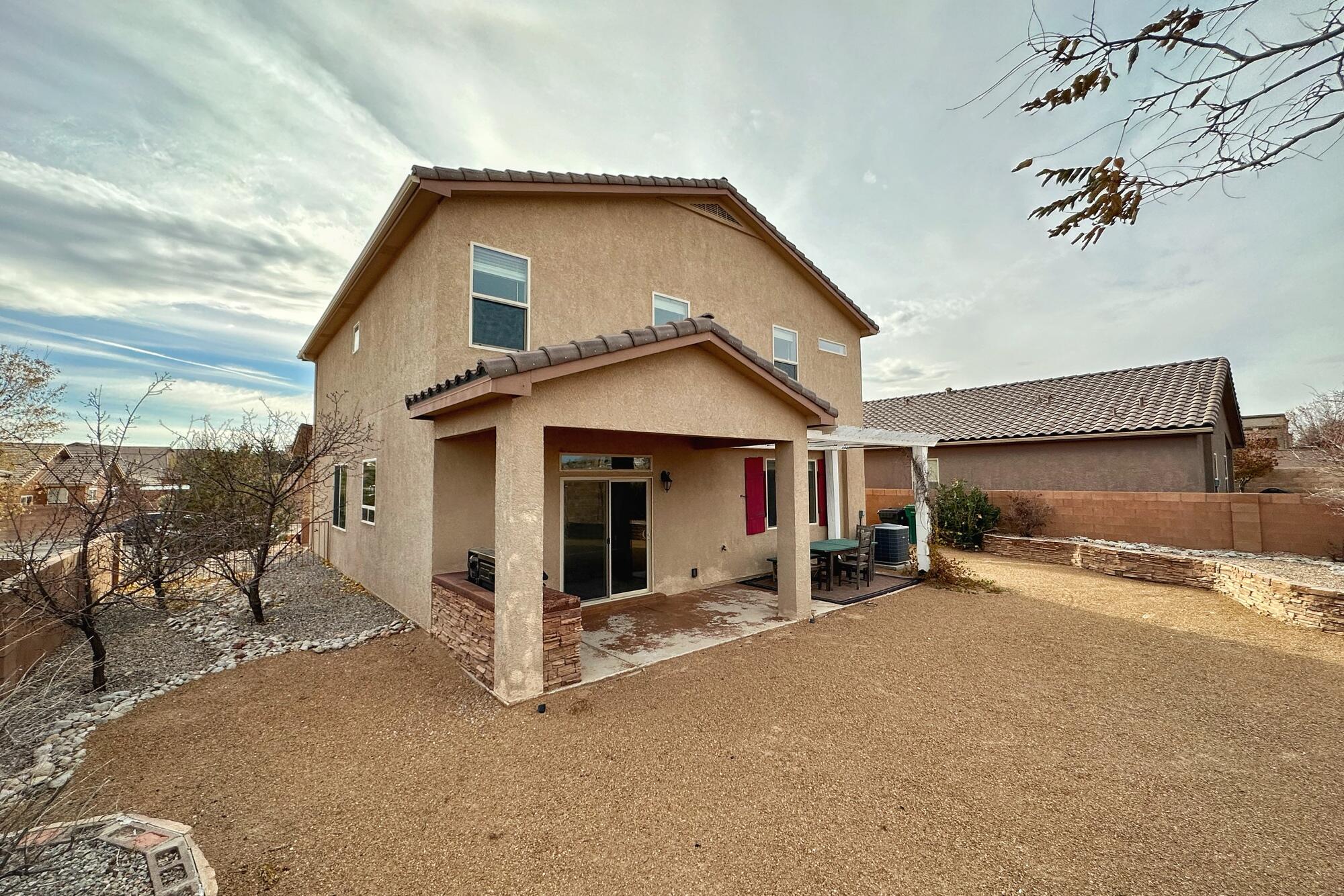 4005 N Pole Loop NE