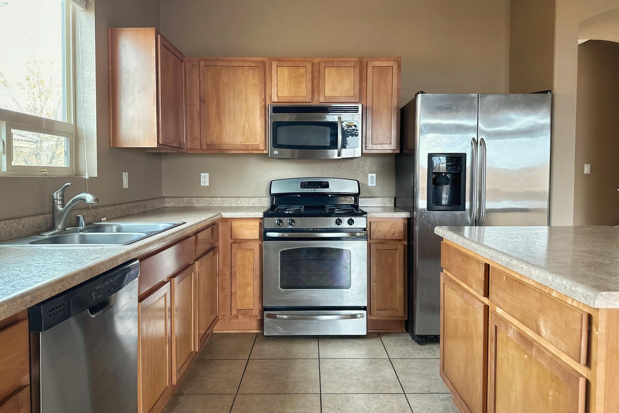4005 N Pole Loop NE