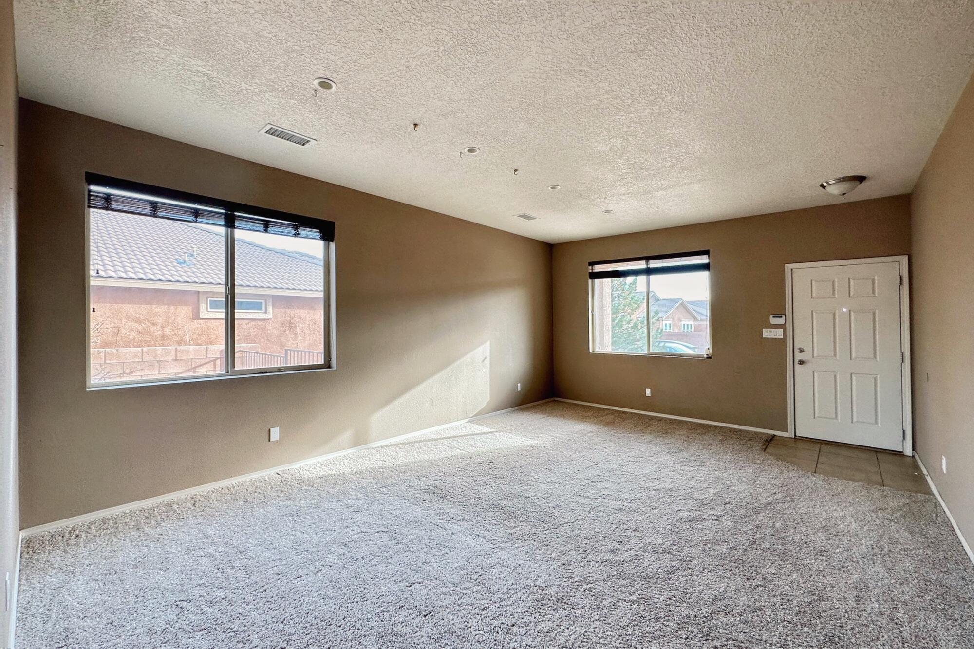 4005 N Pole Loop NE