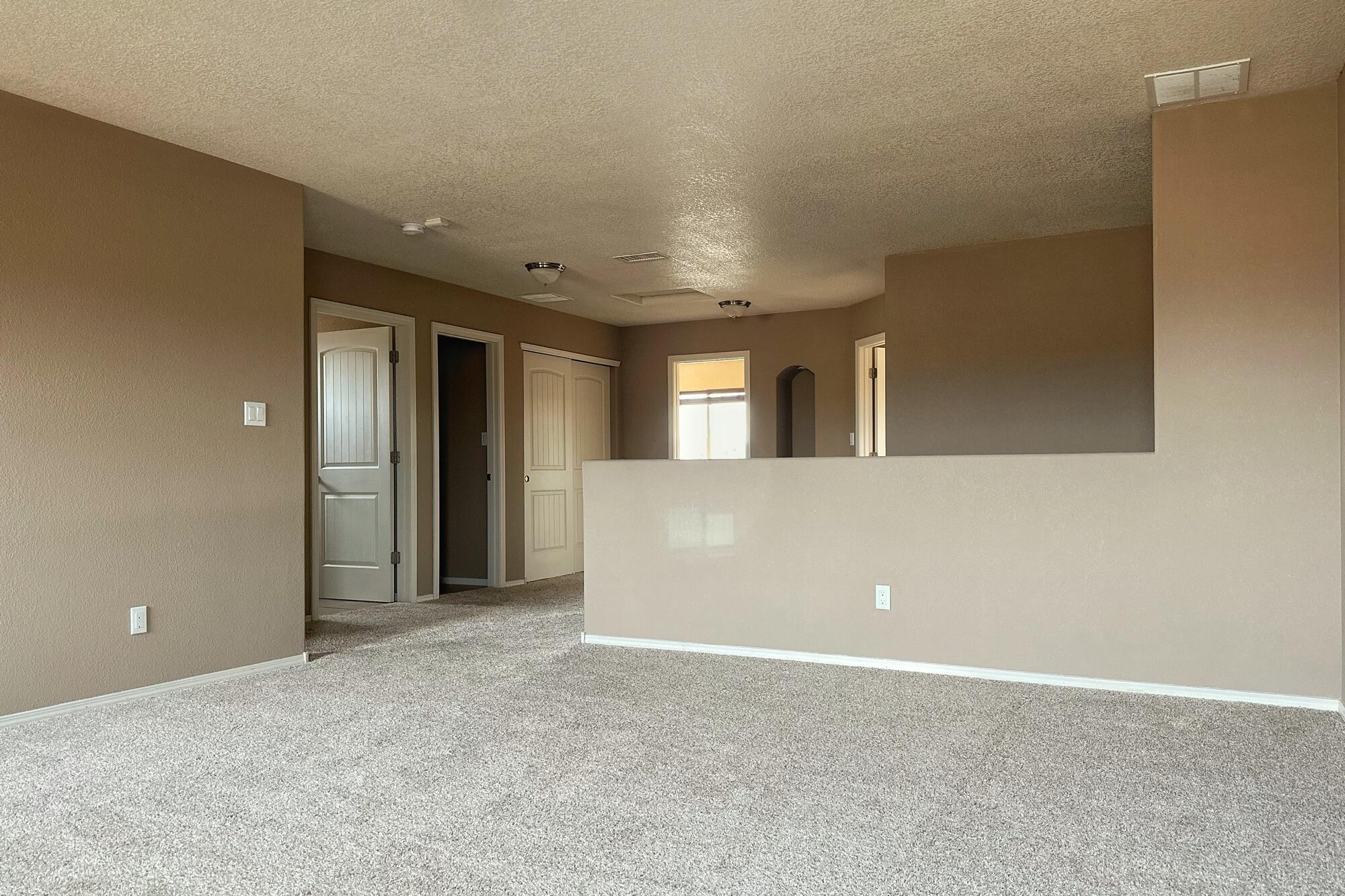 4005 N Pole Loop NE