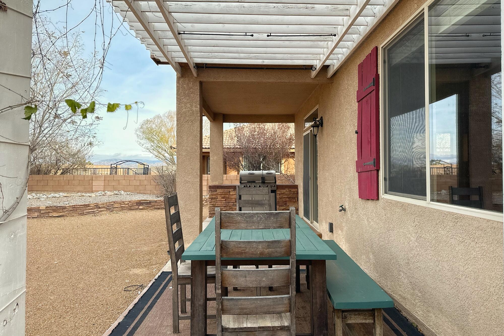 4005 N Pole Loop NE