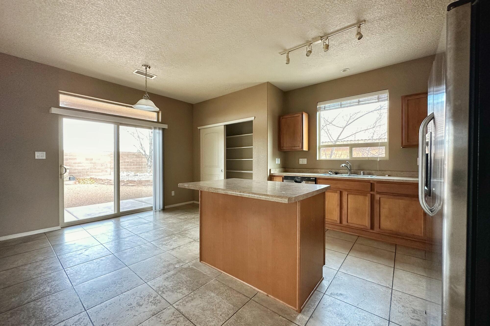 4005 N Pole Loop NE