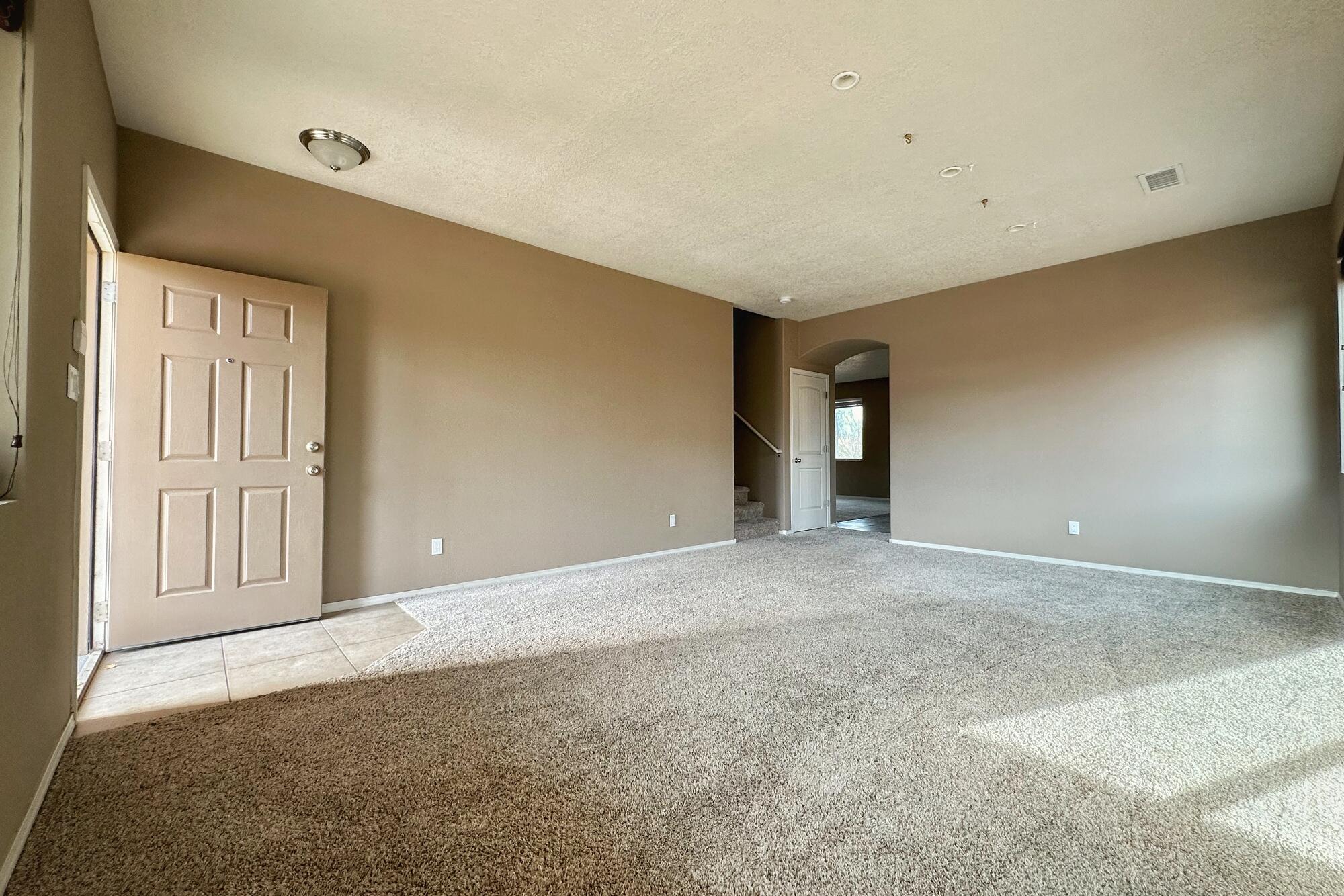 4005 N Pole Loop NE