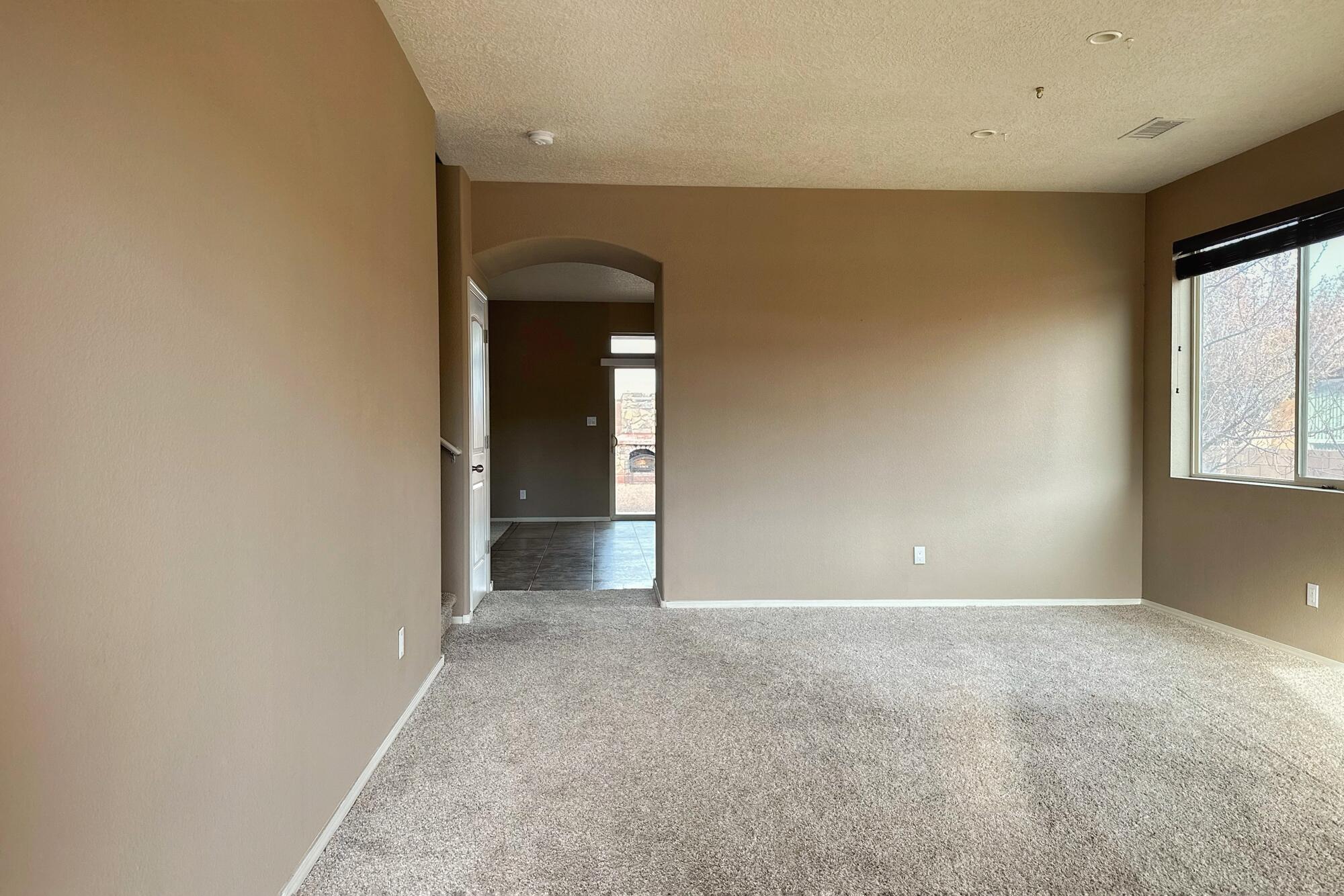 4005 N Pole Loop NE