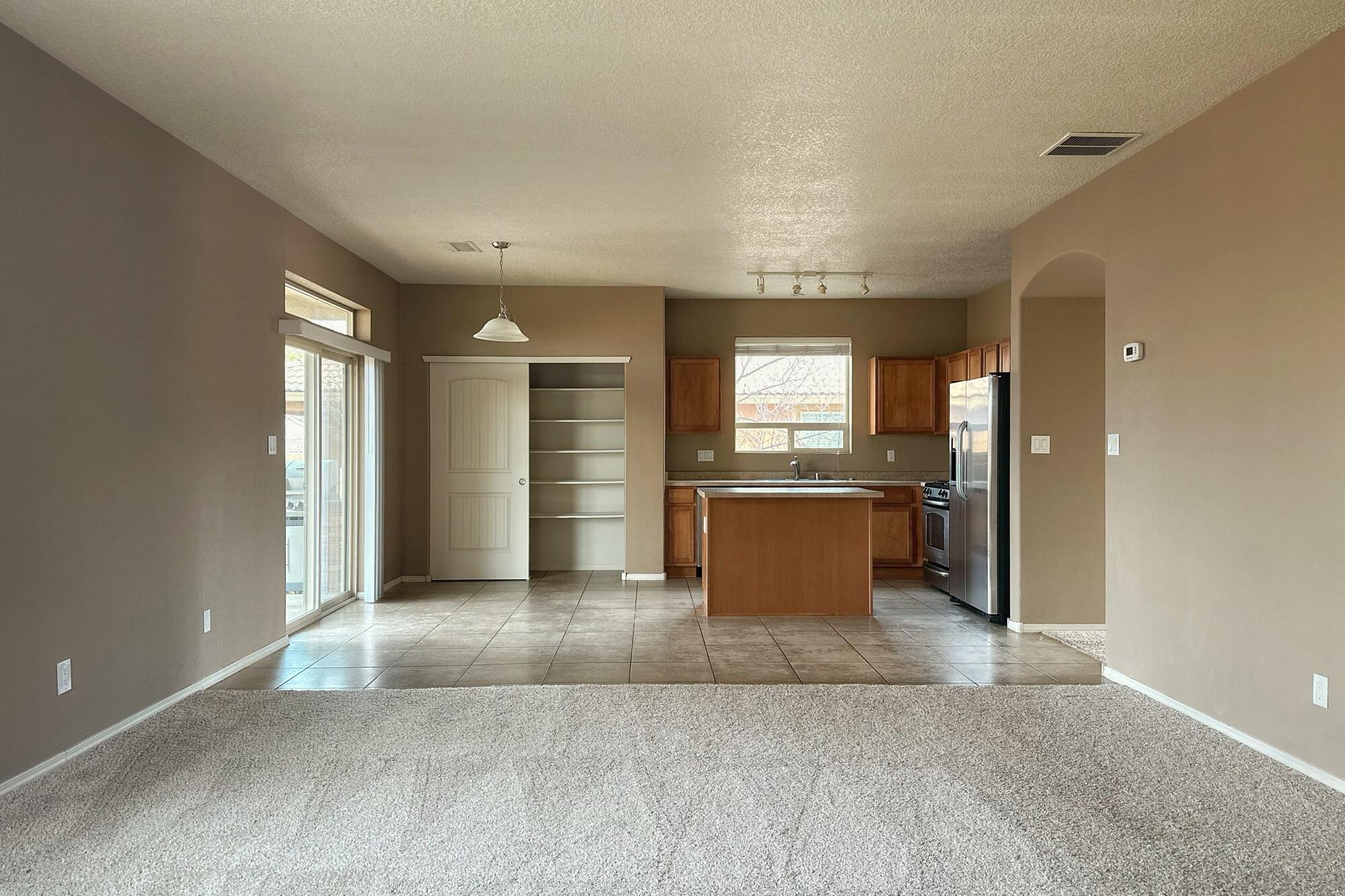 4005 N Pole Loop NE