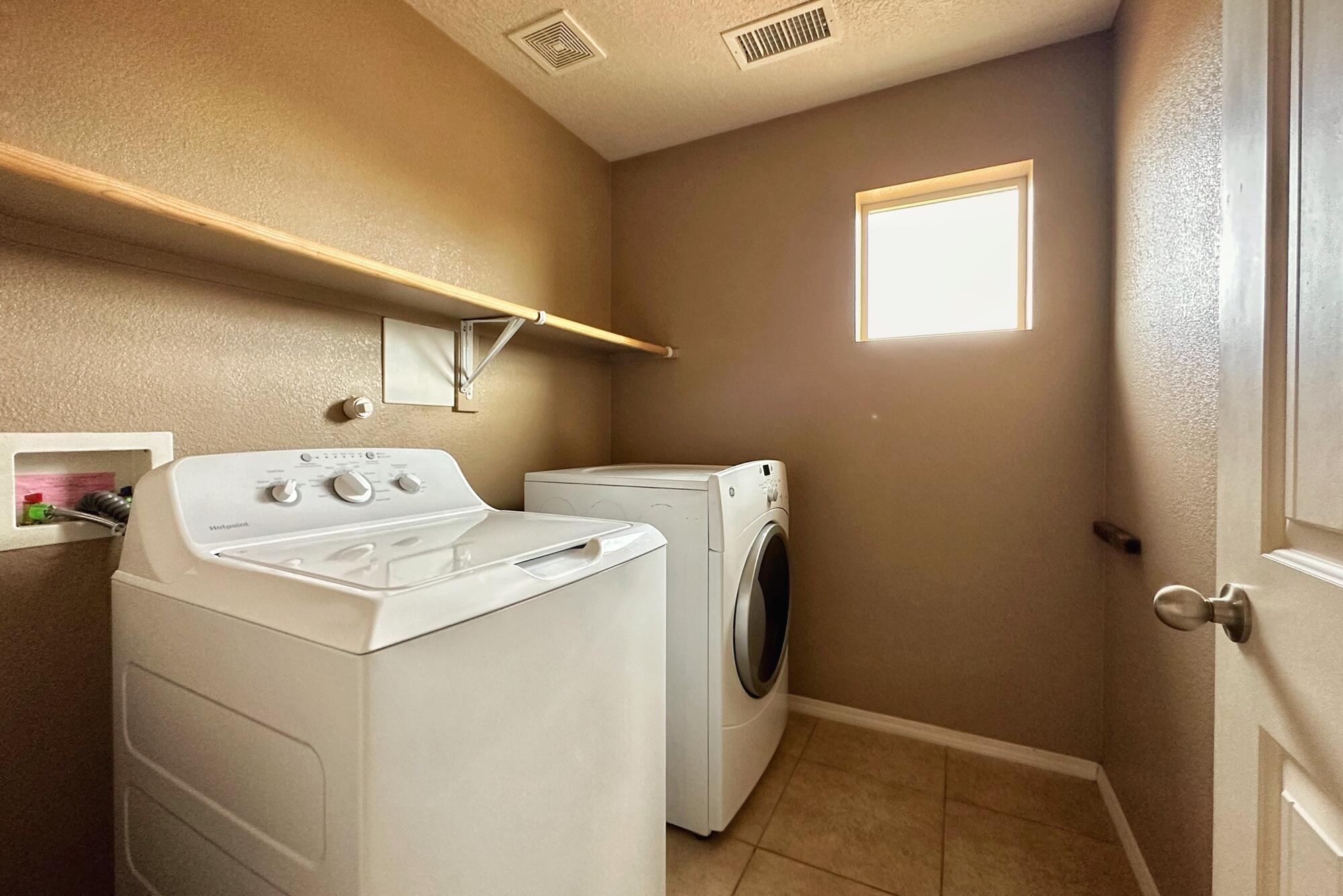 4005 N Pole Loop NE