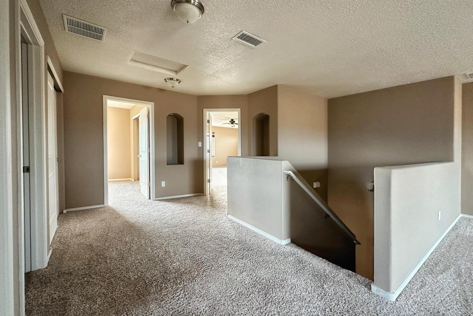 4005 N Pole Loop NE